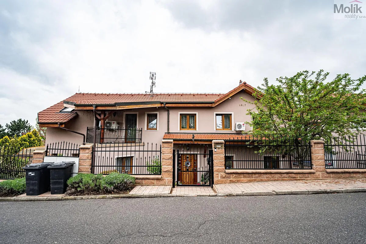 Prodej rodinného domu 547 m², pozemek 1355 m²